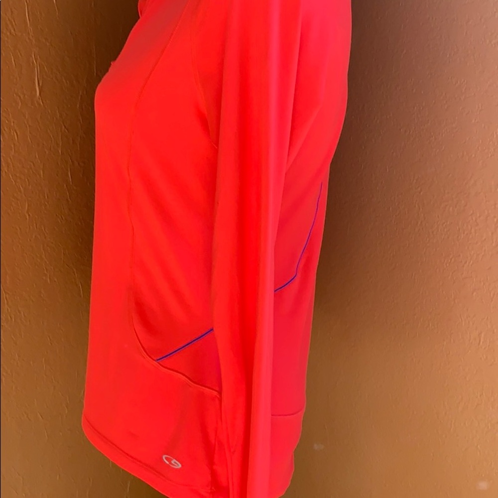 Activewear in tangerine color - Picture 2 of 5
